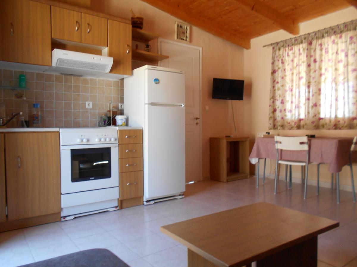Zephyros Rooms And Apartments Drymon Esterno foto