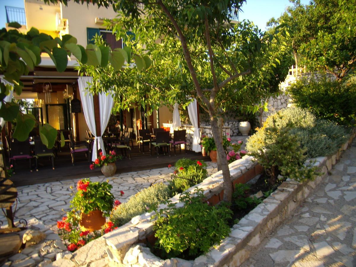 Zephyros Rooms And Apartments Drymon Esterno foto