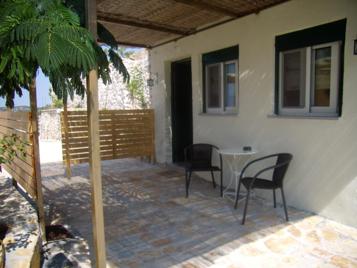 Zephyros Rooms And Apartments Drymon Esterno foto