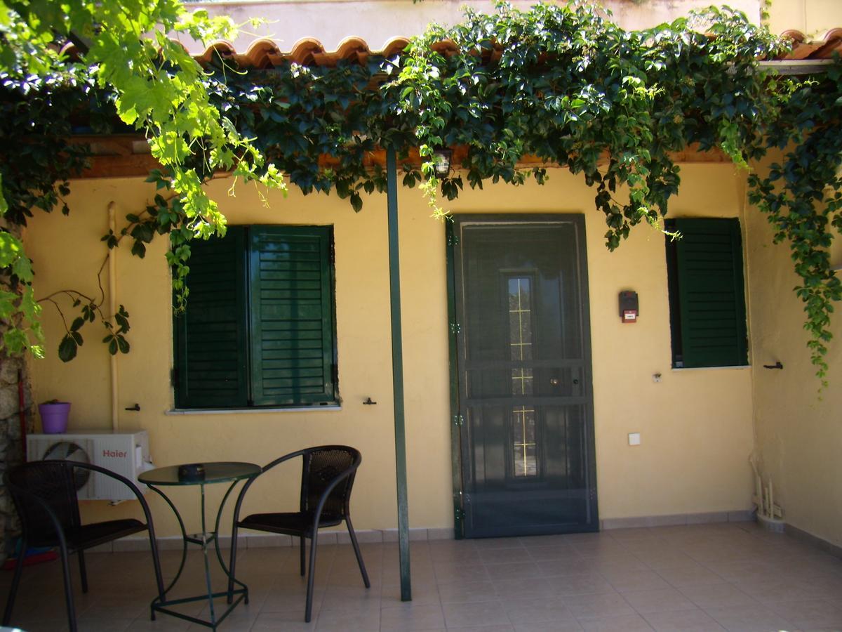Zephyros Rooms And Apartments Drymon Esterno foto