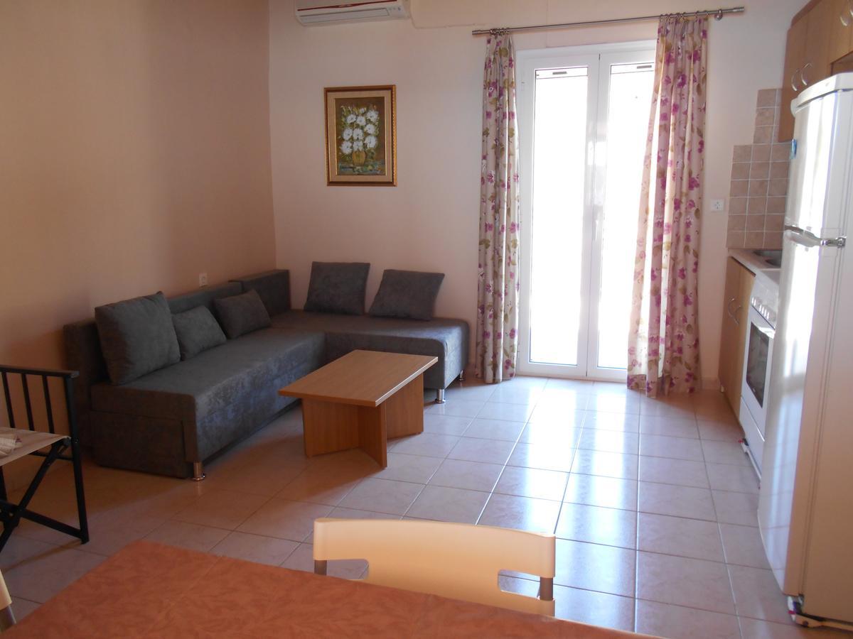 Zephyros Rooms And Apartments Drymon Esterno foto