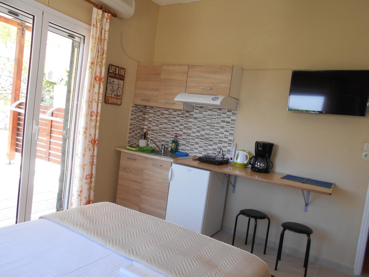 Zephyros Rooms And Apartments Drymon Esterno foto