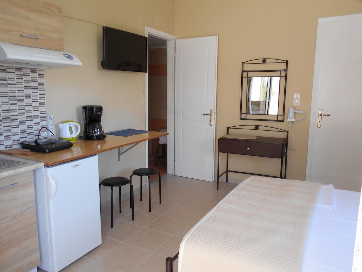 Zephyros Rooms And Apartments Drymon Esterno foto
